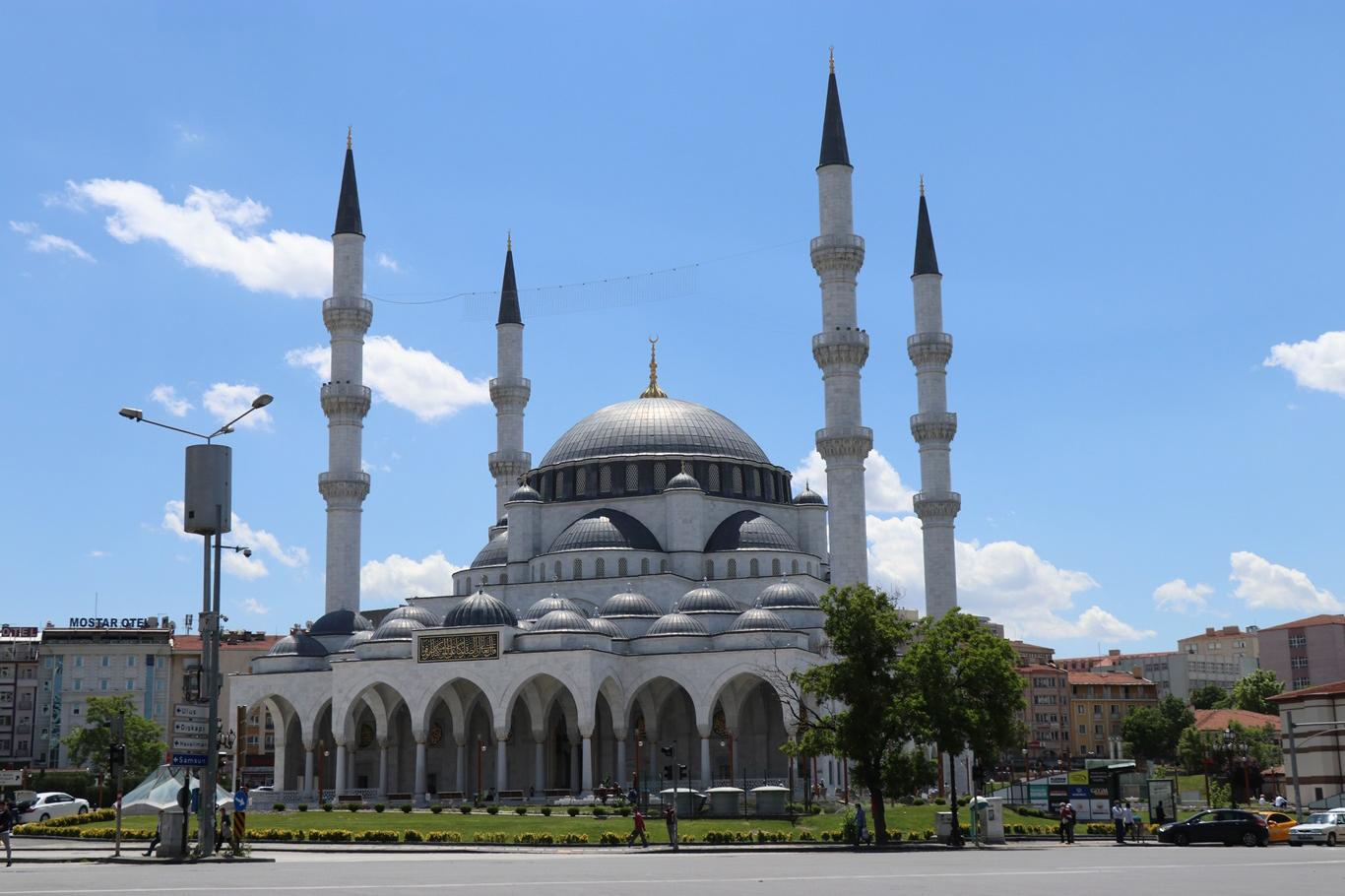 Ankara’da Cuma namazı kılınacak cami ve alanlar belirlendi